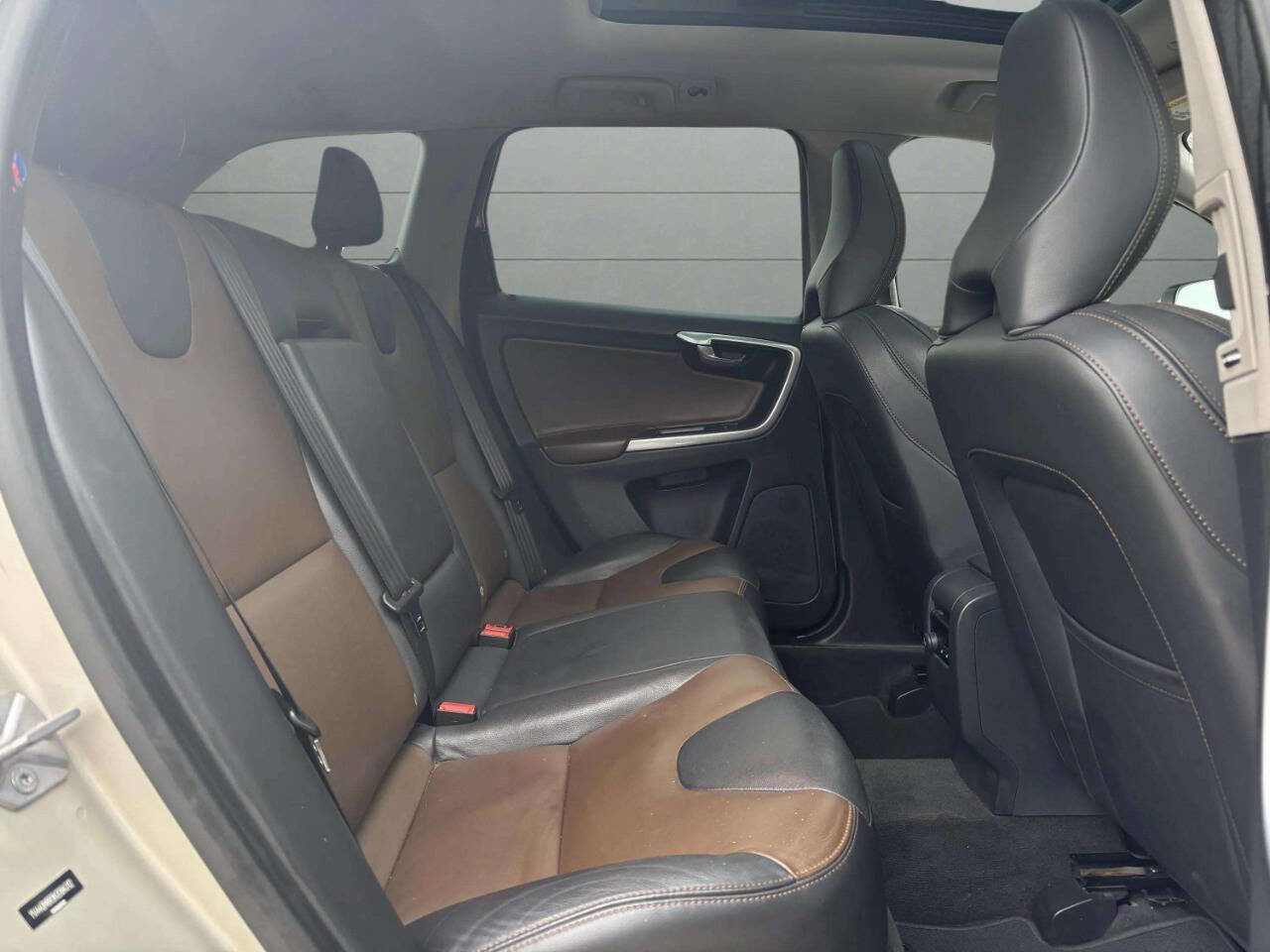 Used 2017 Volvo XC60 T5 Dynamic w/ Advanced Package AWD/4WD image 19