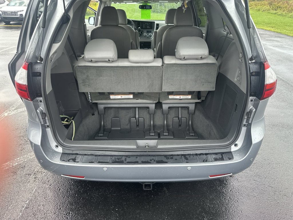 Used 2015 Toyota Sienna XLE Premium AWD/4WD image 31