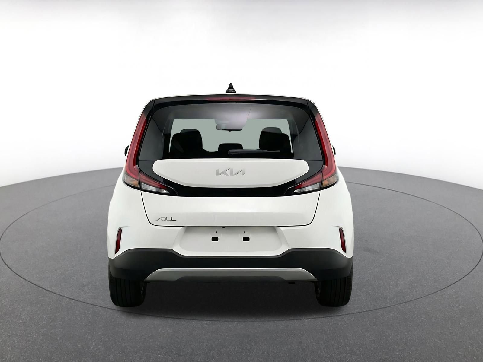 Used 2025 Kia Soul LX w/ LX Technology Package FWD image 8