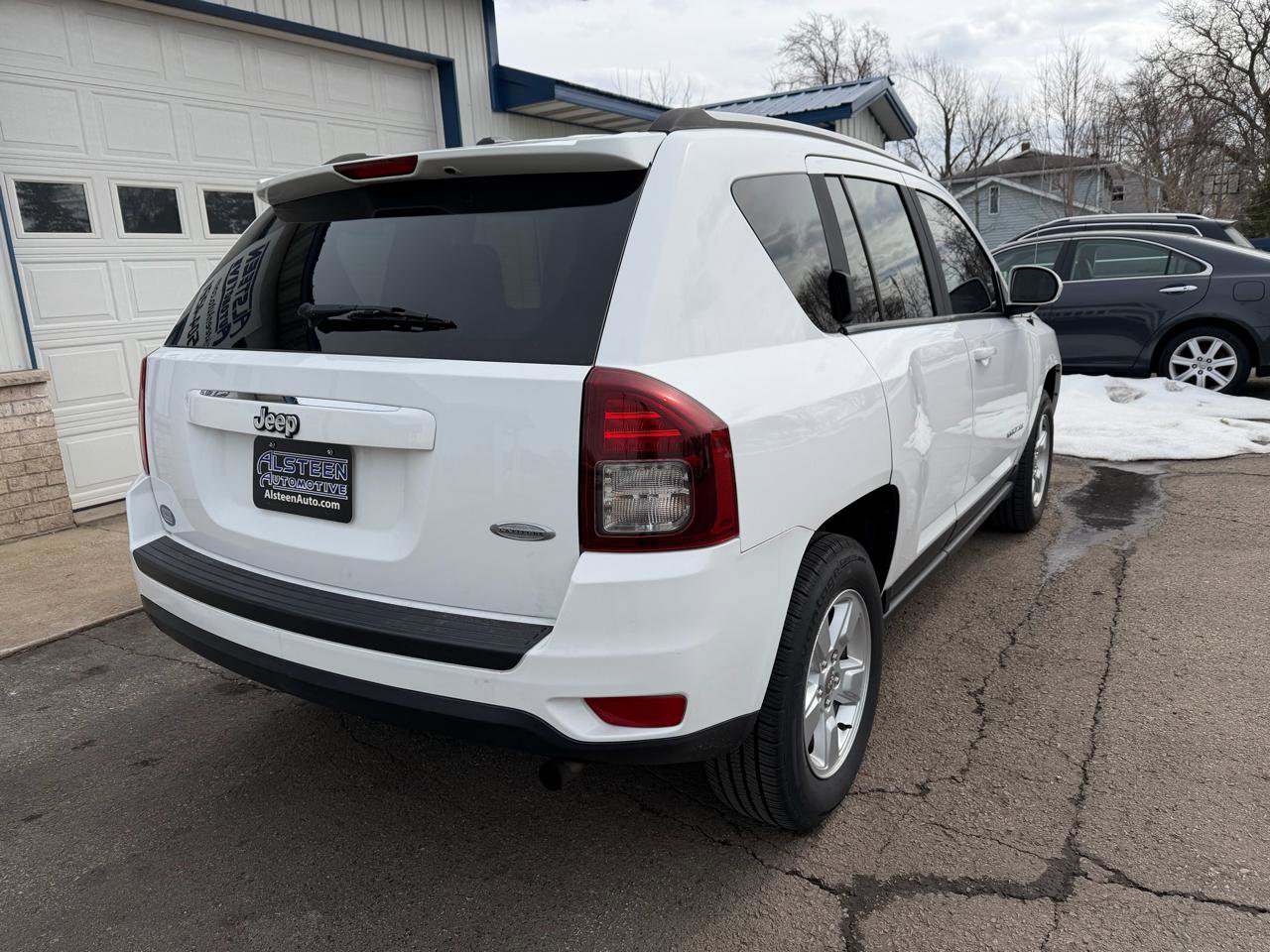 Used 2016 Jeep Compass Latitude image 3