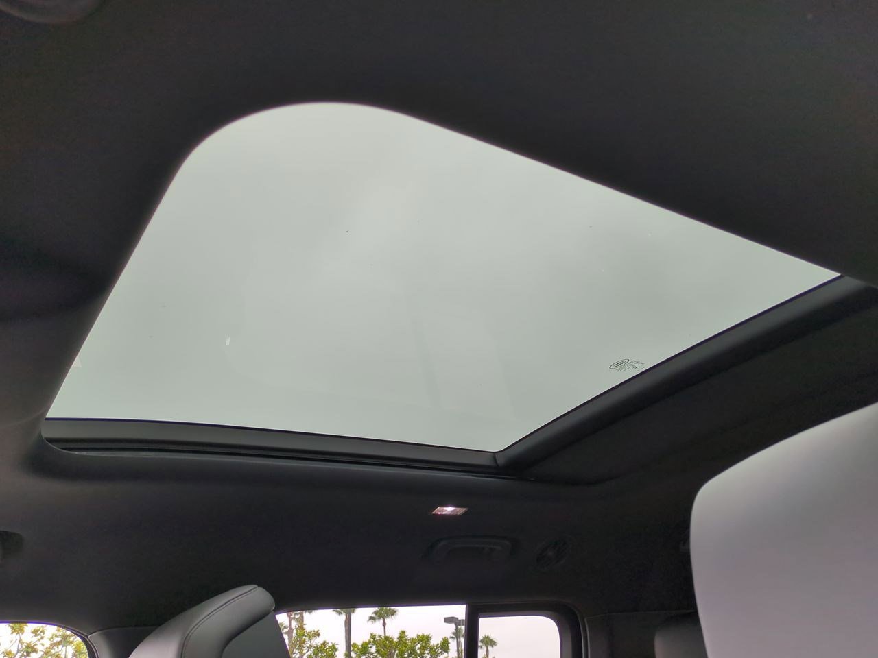 New 2025 Land Rover Defender 130 X-Dynamic SE image 19