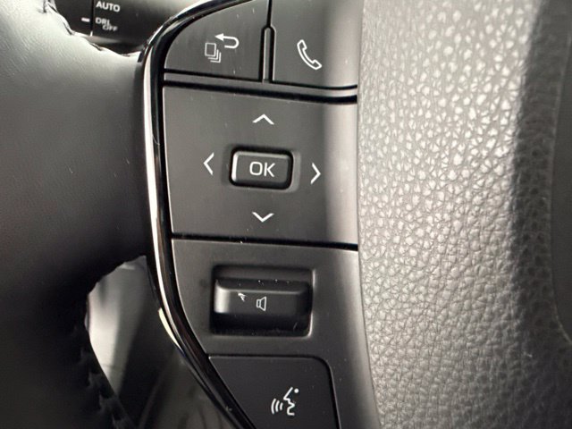 Used 2025 Toyota Prius XLE AWD/4WD image 18
