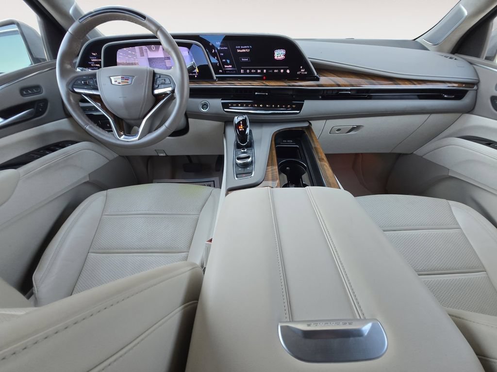 Used 2024 Cadillac Escalade Premium Luxury Platinum AWD/4WD image 10