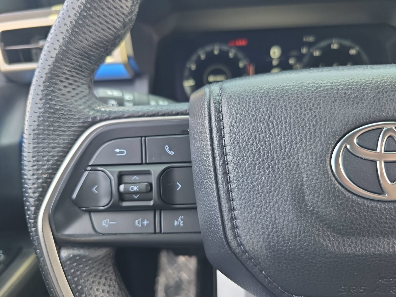 Certified 2025 Toyota Tacoma TRD Off-Road AWD/4WD image 21