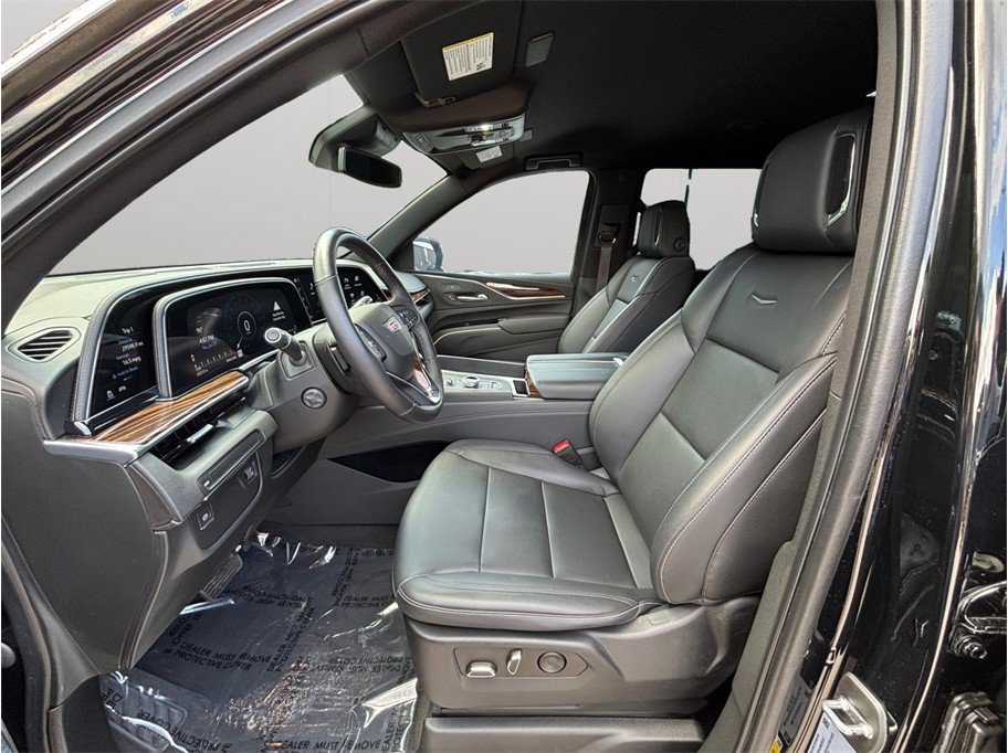 Used 2022 Cadillac Escalade Luxury RWD image 2