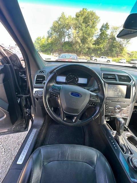 Used 2016 Ford Explorer Limited w/ Equipment Group 301A AWD/4WD image 12