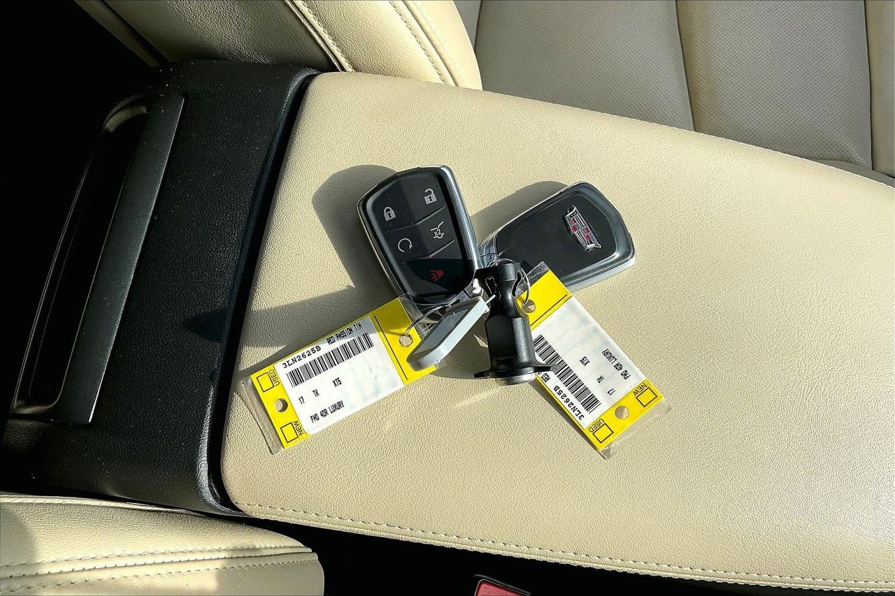 Used 2017 Cadillac XT5 Luxury w/ Driver Awareness Package image 34