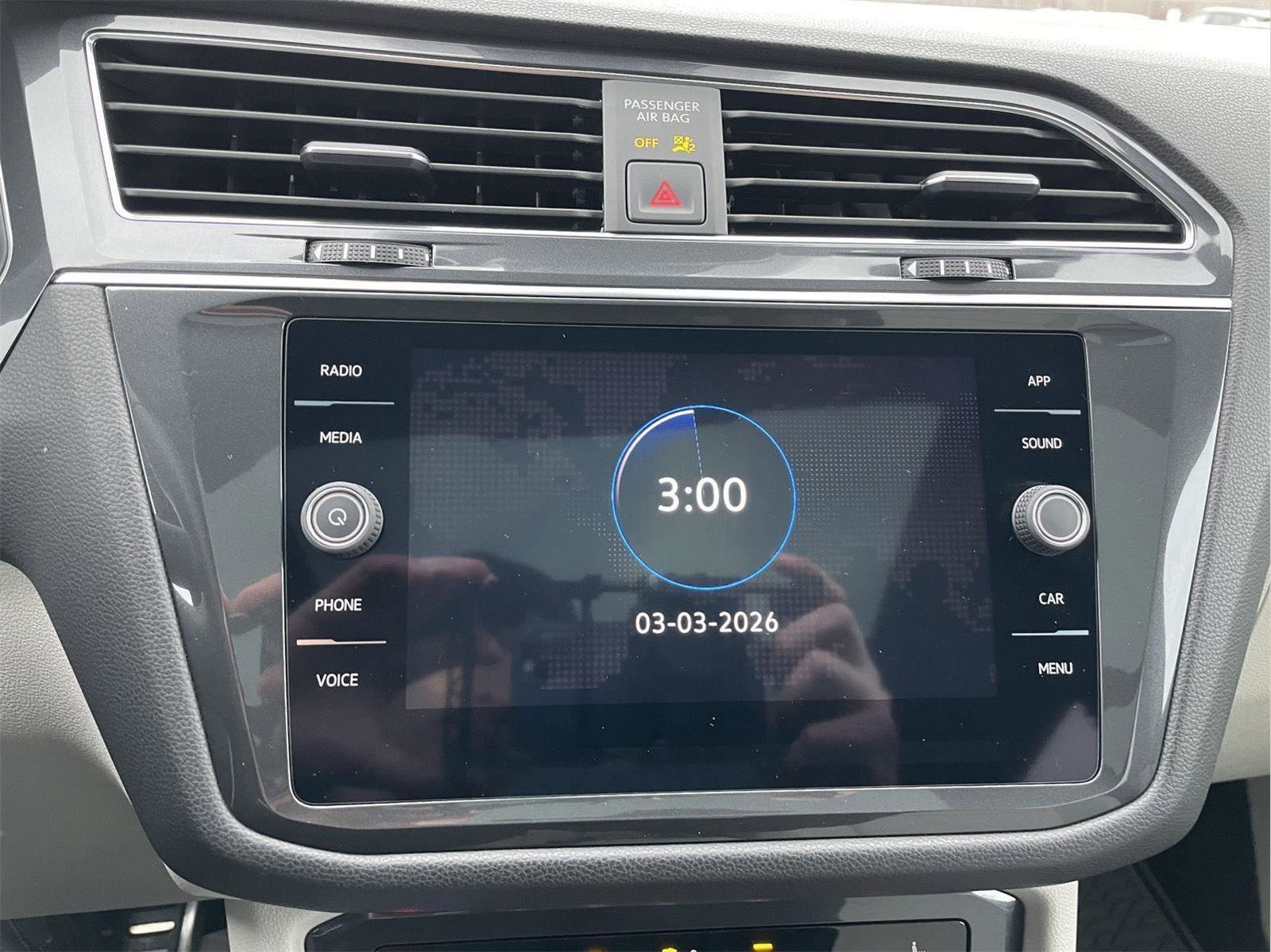 Used 2023 Volkswagen Tiguan SE R-Line image 28