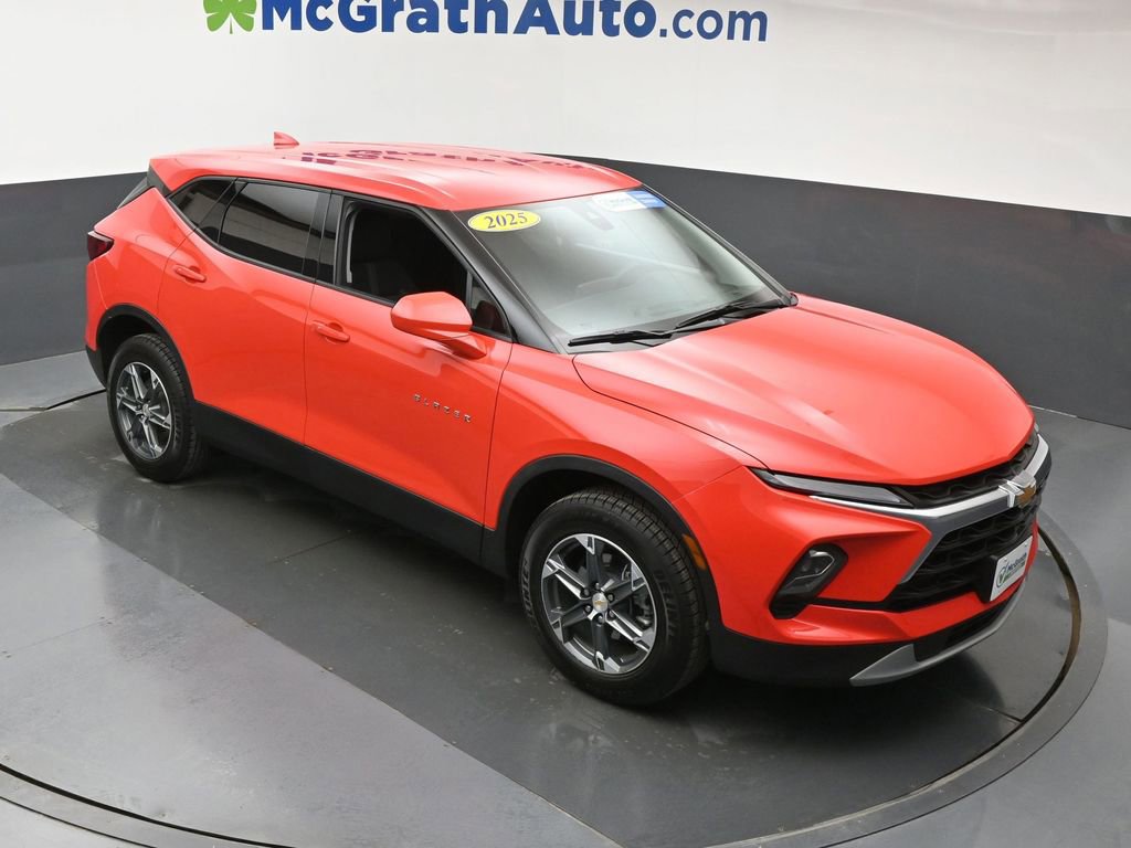 Used 2025 Chevrolet Blazer LT image 3