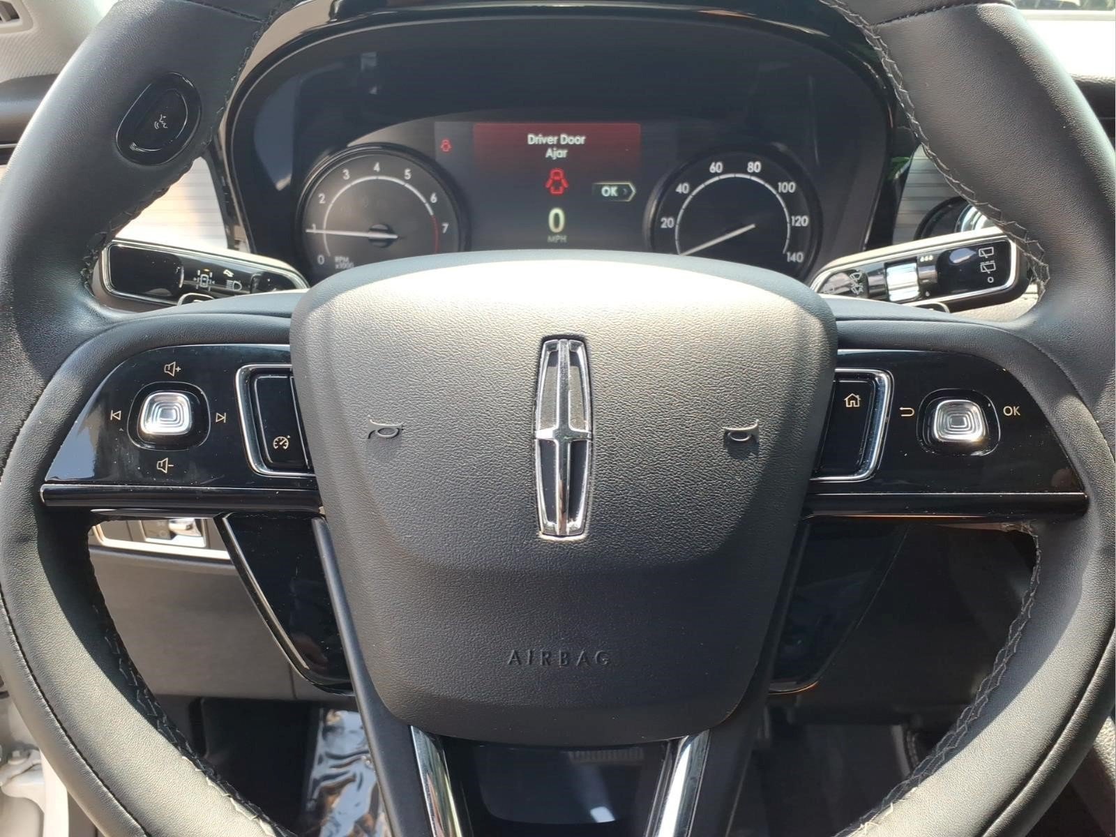 Certified 2022 Lincoln Corsair AWD w/ Equipment Group 101A image 6
