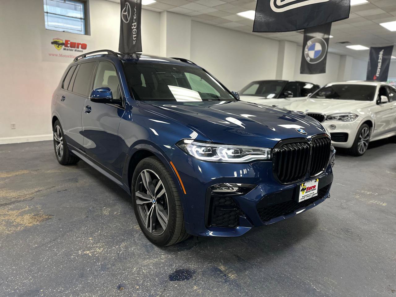 Used 2021 BMW X7 xDrive40i w/ Premium Package 2 AWD/4WD image 4