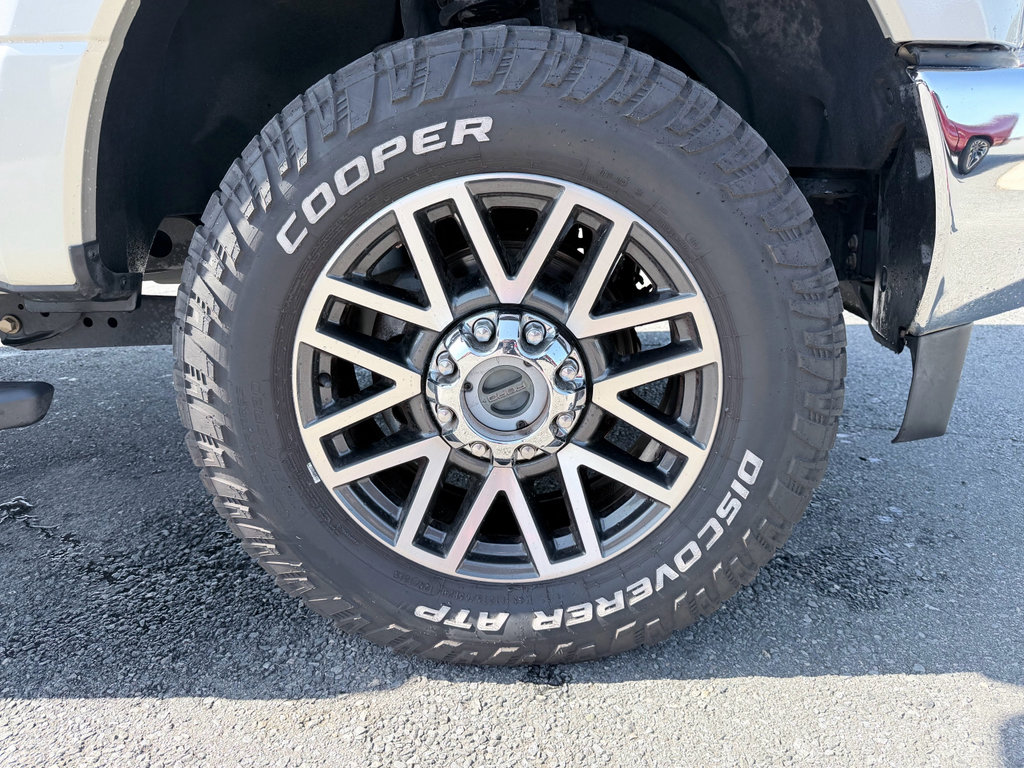 Used 2017 Ford F250 Lariat w/ Lariat Ultimate Package AWD/4WD image 37