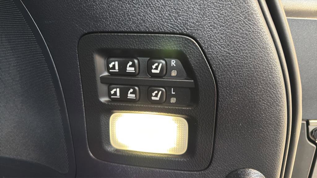 Used 2016 Lexus LX 570 4WD image 23