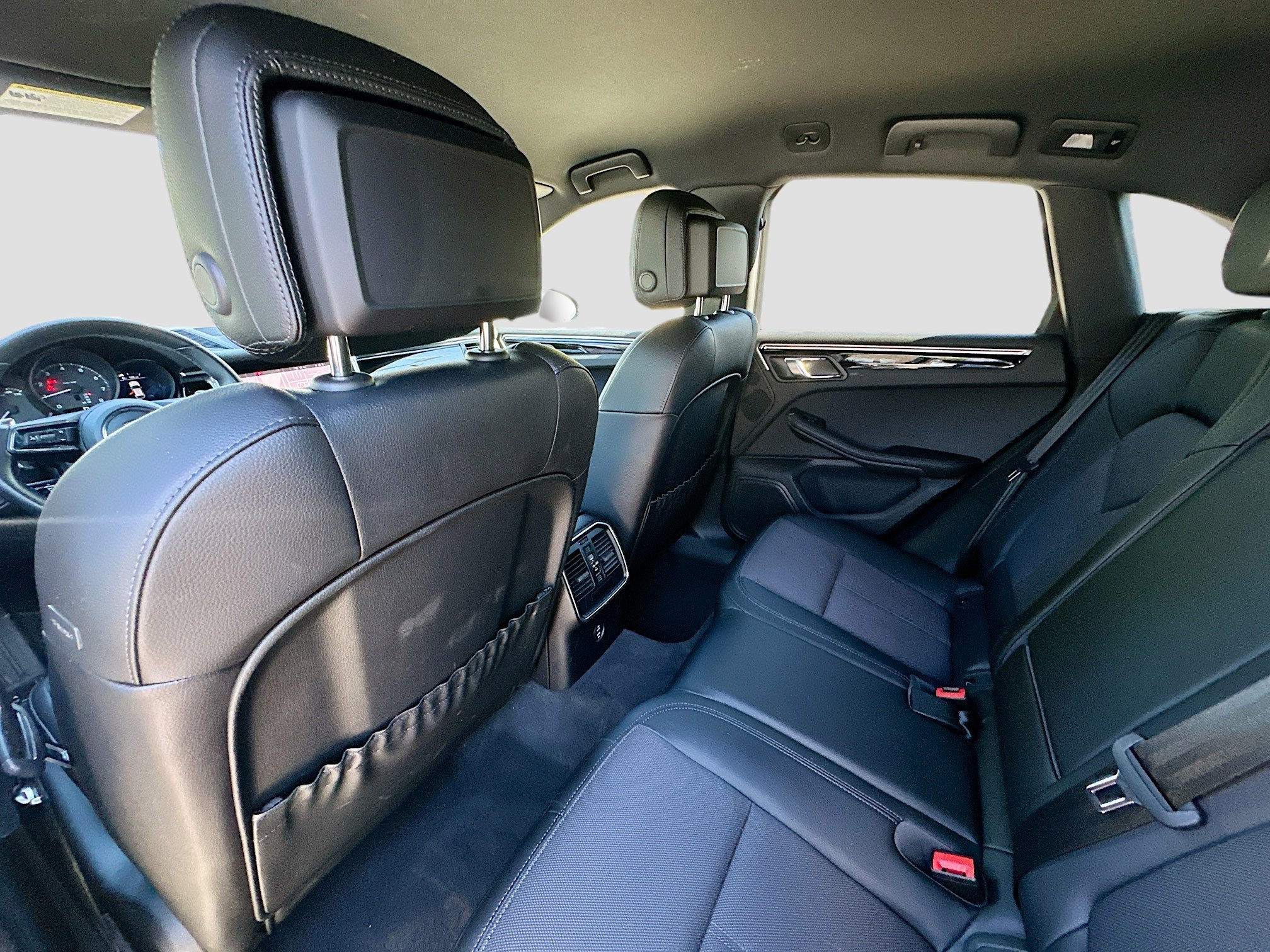 Used 2024 Porsche Macan image 26