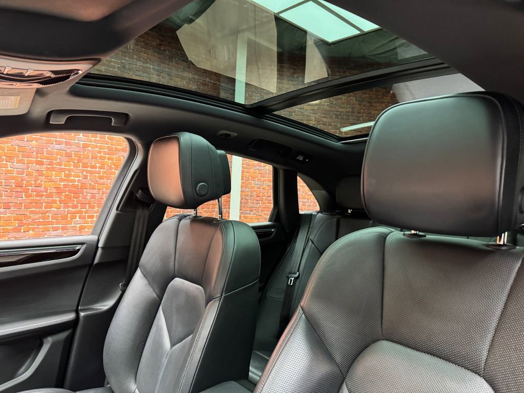 Used 2022 Porsche Macan S image 3