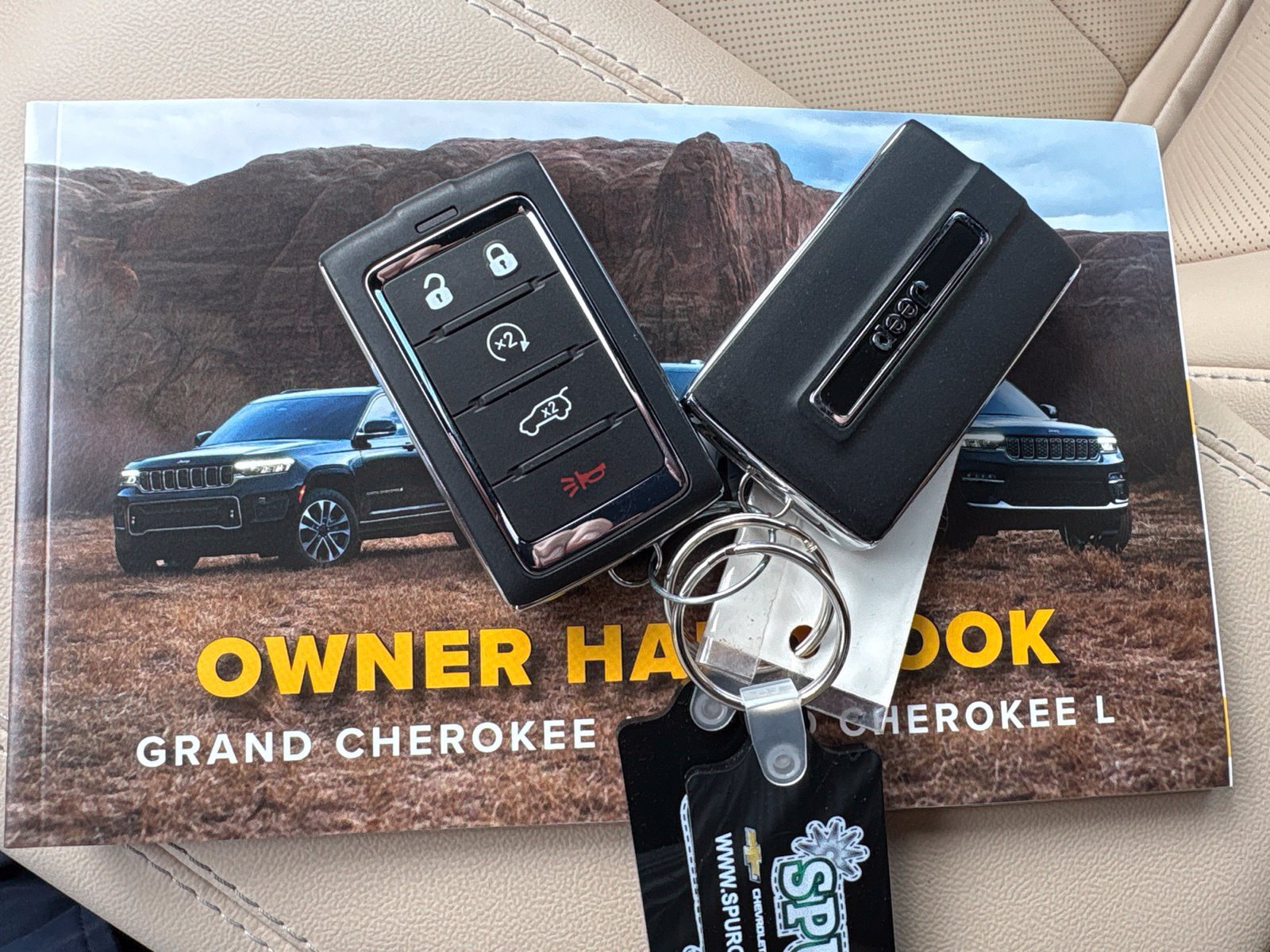 Used 2025 Jeep Grand Cherokee L Limited w/ Luxury Tech Group II AWD/4WD image 36