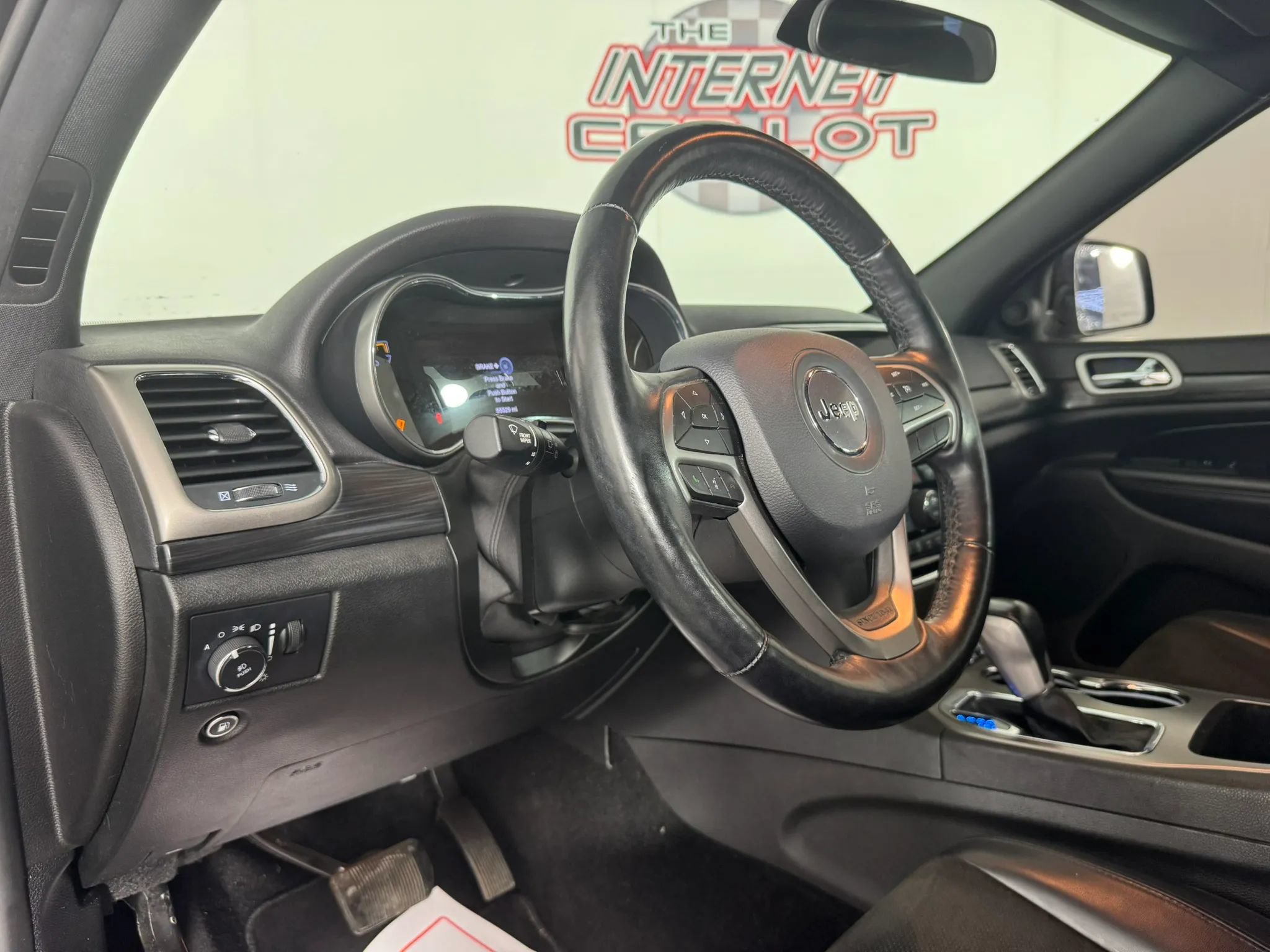 Used 2021 Jeep Grand Cherokee Laredo X AWD/4WD image 10