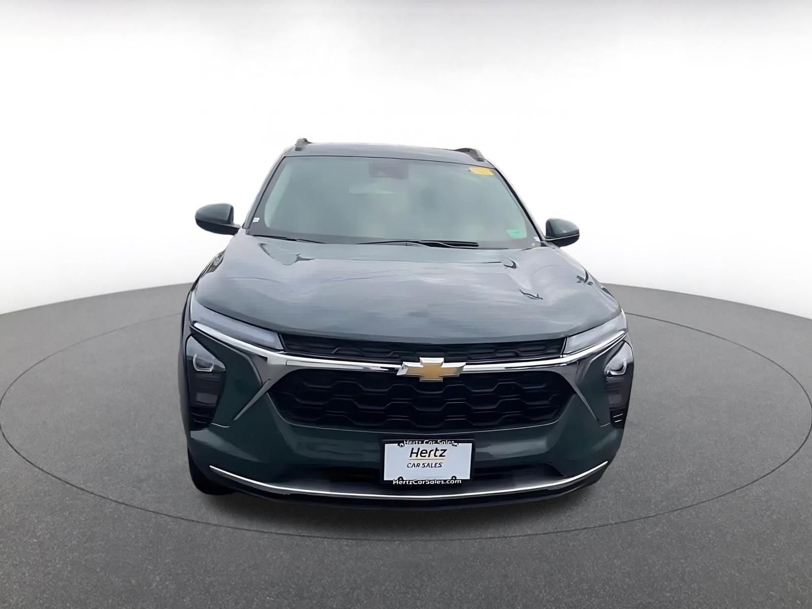 Used 2025 Chevrolet Trax LT w/ LT Convenience Package image 4