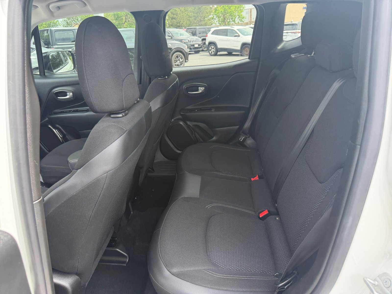 Used 2023 Jeep Renegade Altitude AWD/4WD image 17