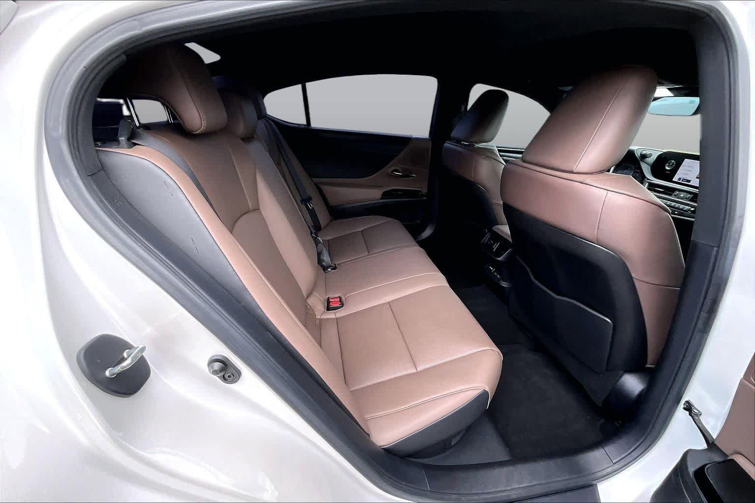 Used 2025 Lexus ES 300h w/ Premium Package FWD image 21