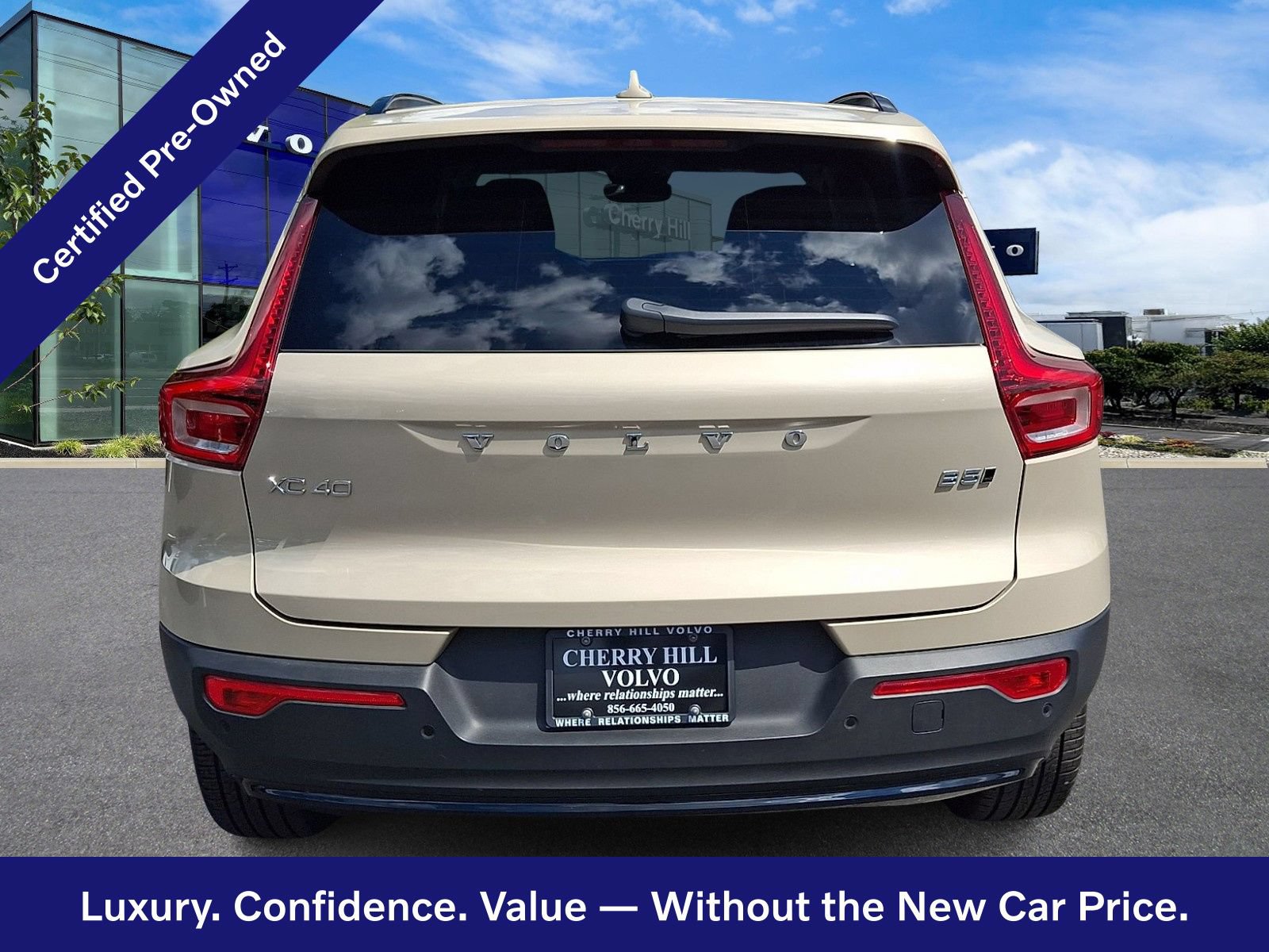 Certified 2025 Volvo XC40 B5 Ultra AWD/4WD image 6