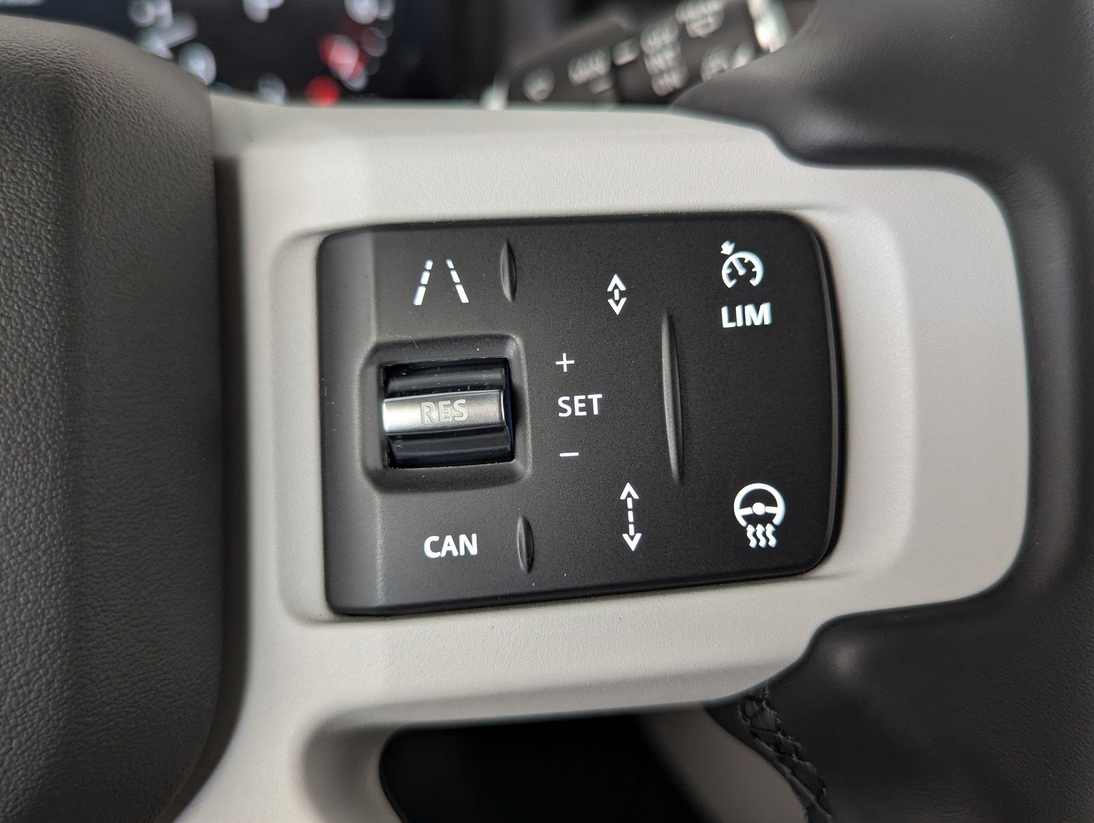 Used 2026 Land Rover Defender 110 X-Dynamic SE AWD/4WD image 17