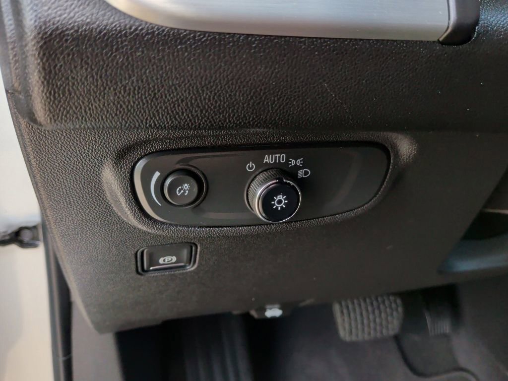 Used 2022 GMC Terrain SLE w/ Driver Convenience Package FWD image 15