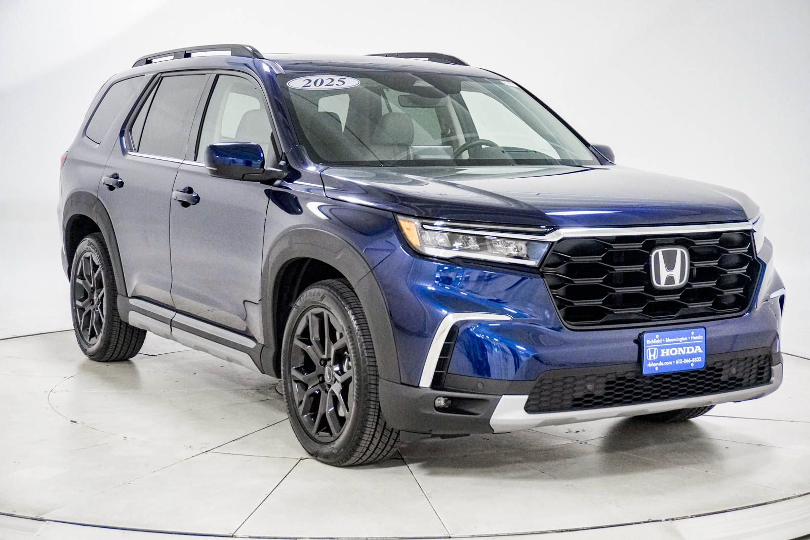 Certified 2025 Honda Pilot Touring image 14