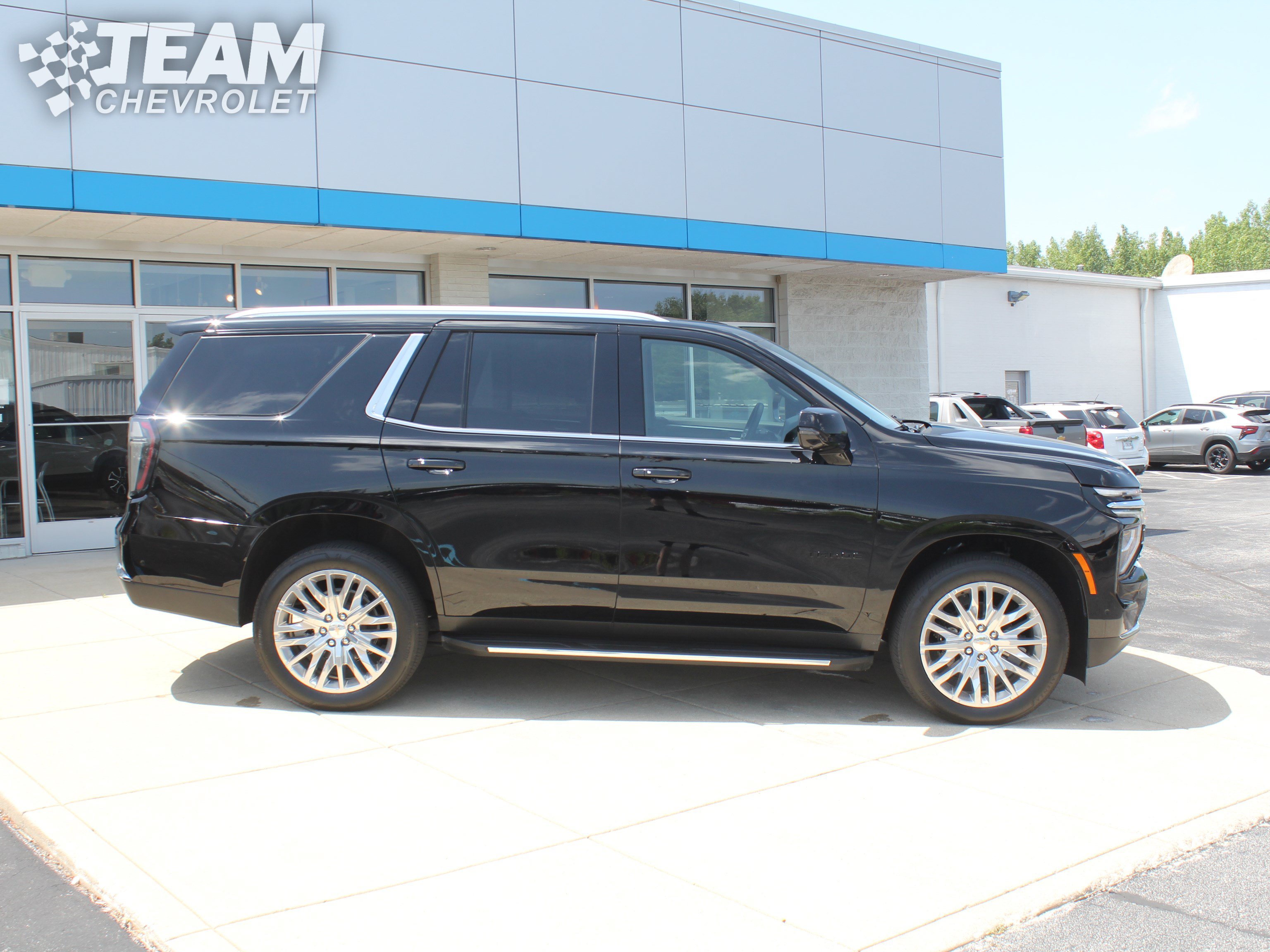 Used 2026 Chevrolet Tahoe LT w/ Comfort Package AWD/4WD image 3