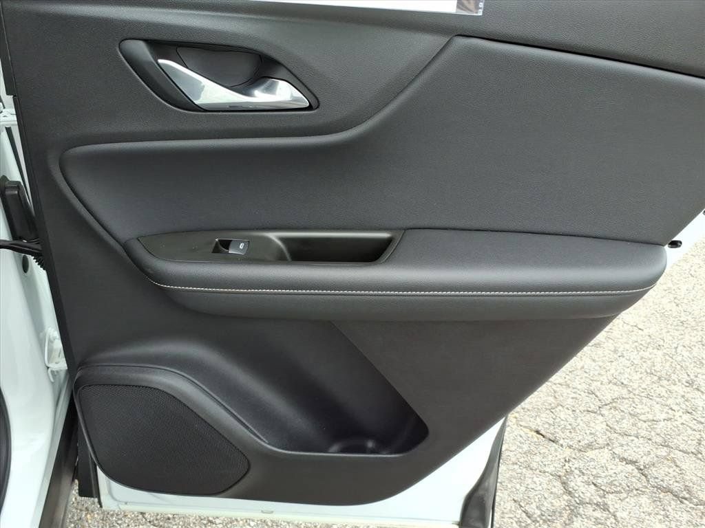 Used 2025 Chevrolet Blazer LT FWD image 17