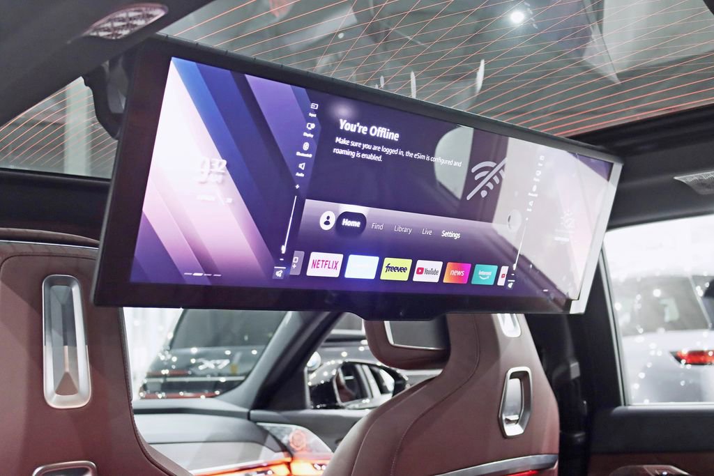 Used 2023 BMW i7 xDrive60 w/ Executive Package 2 image 33