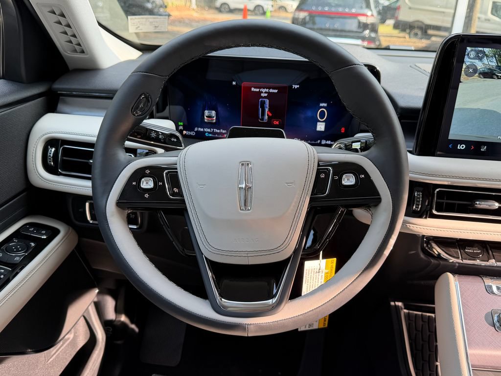 New 2026 Lincoln Aviator AWD w/ Jet Appearance Package image 13