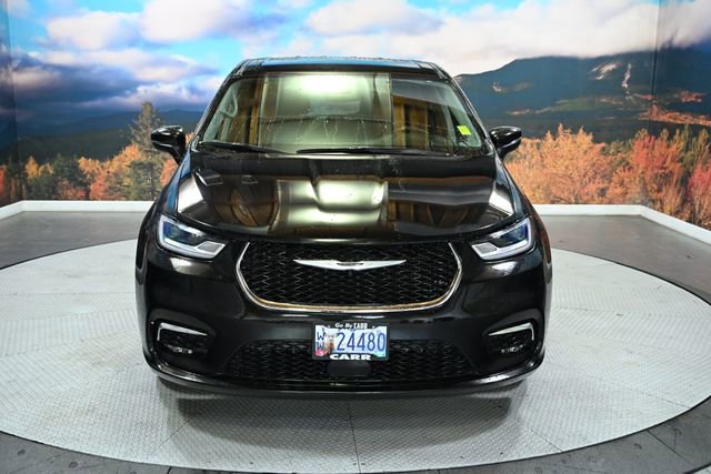 Used 2023 Chrysler Pacifica Touring-L image 3