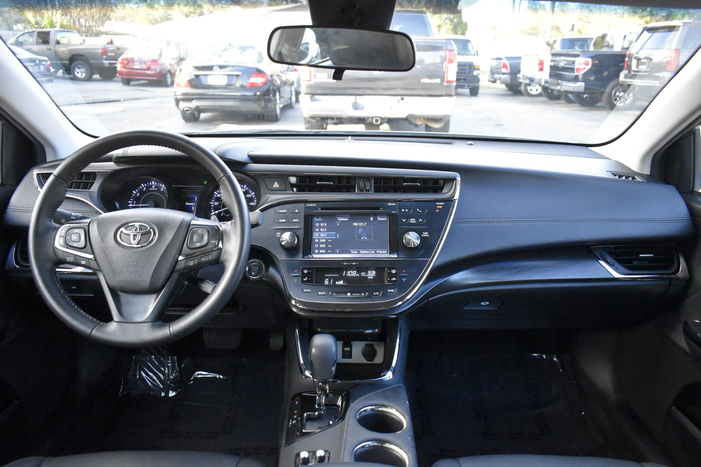 Used 2018 Toyota Avalon XLE image 11