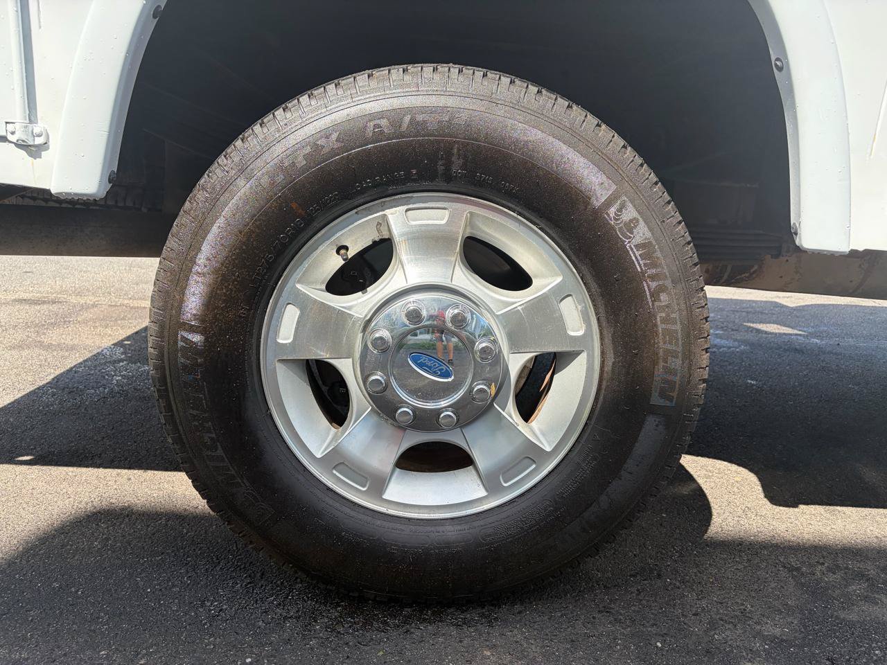 Used 2016 Ford F250 XLT w/ XLT Interior Package AWD/4WD image 16