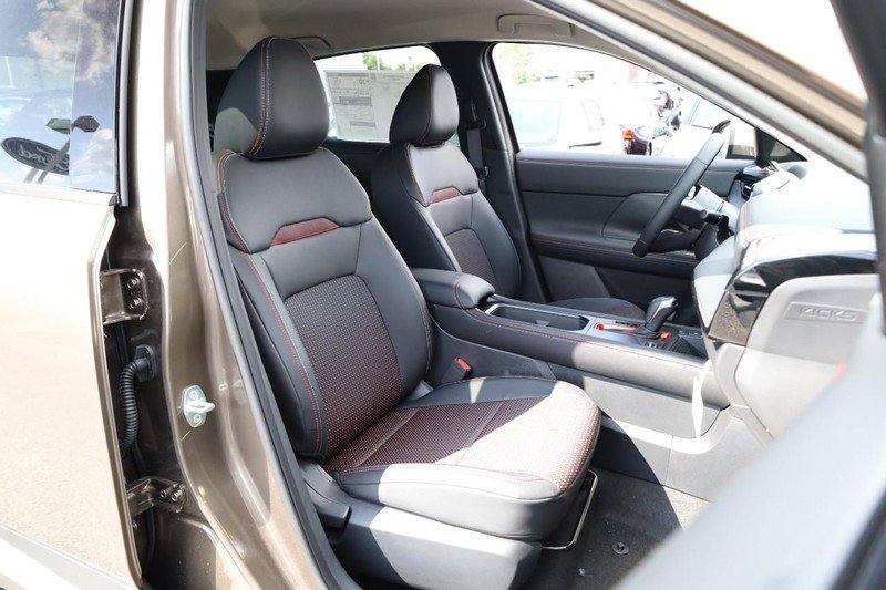 New 2025 Nissan Kicks SR image 24