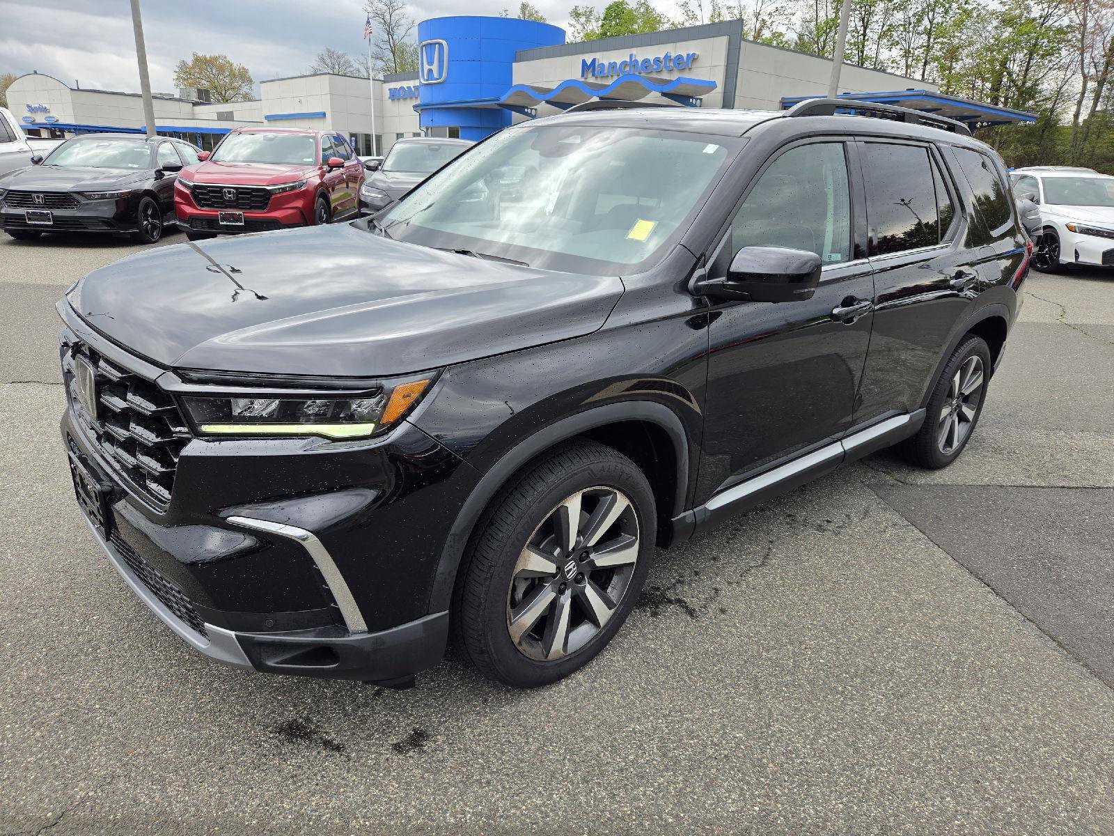 Used 2023 Honda Pilot Elite image 3
