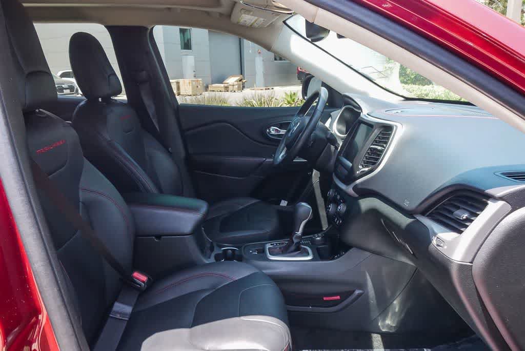 Used 2015 Jeep Cherokee Trailhawk w/ Comfort/Convenience Group AWD/4WD image 15