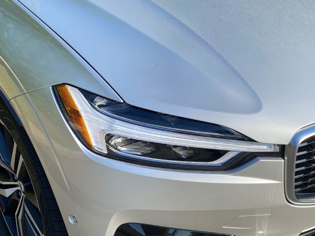 Used 2019 Volvo XC60 T5 R-Design FWD image 4
