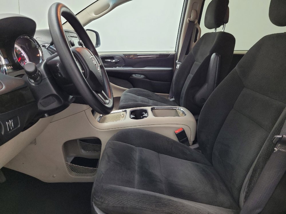 Used 2016 Dodge Grand Caravan SXT image 17