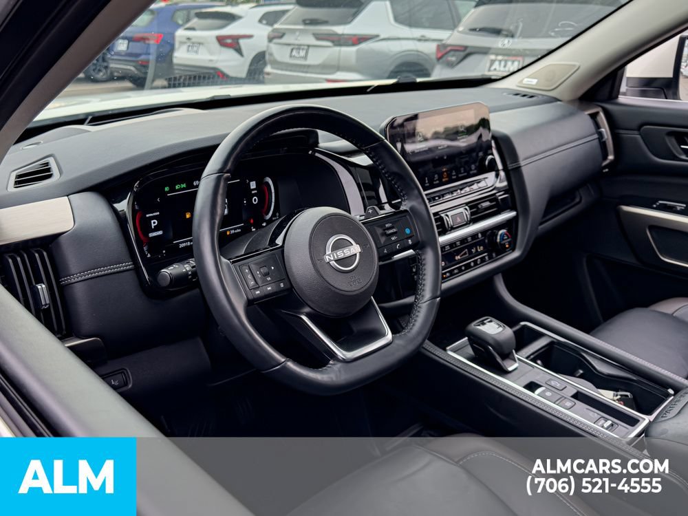 Used 2024 Nissan Pathfinder Platinum w/ Black Appearance Package FWD image 17