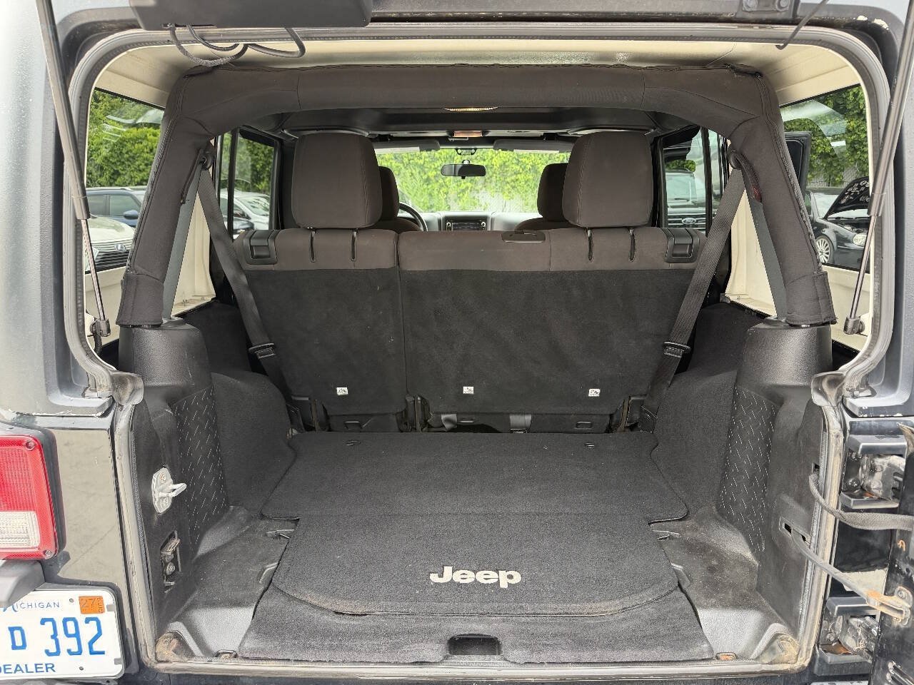 Used 2015 Jeep Wrangler Unlimited Sport w/ Connectivity Group AWD/4WD image 15