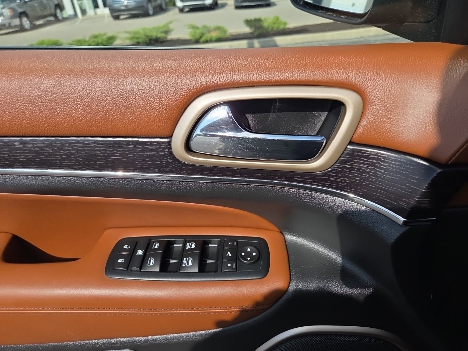 Used 2015 Jeep Grand Cherokee Summit image 19