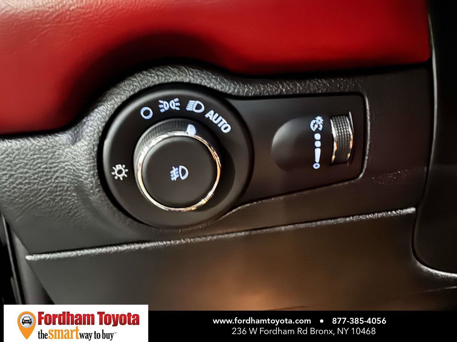 Used 2021 Dodge Durango R/T w/ Blacktop Package AWD/4WD image 21