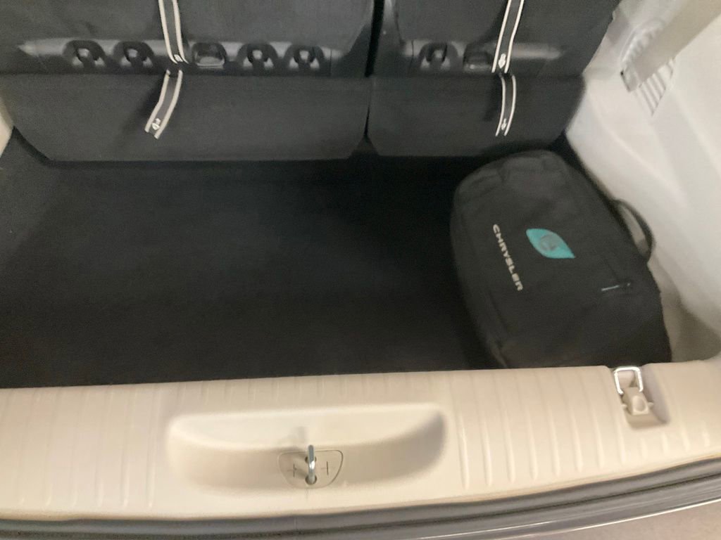 Used 2021 Chrysler Pacifica Limited image 23