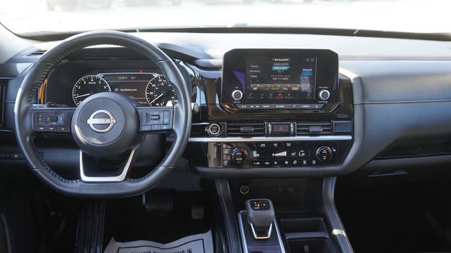 Used 2024 Nissan Pathfinder SV image 16