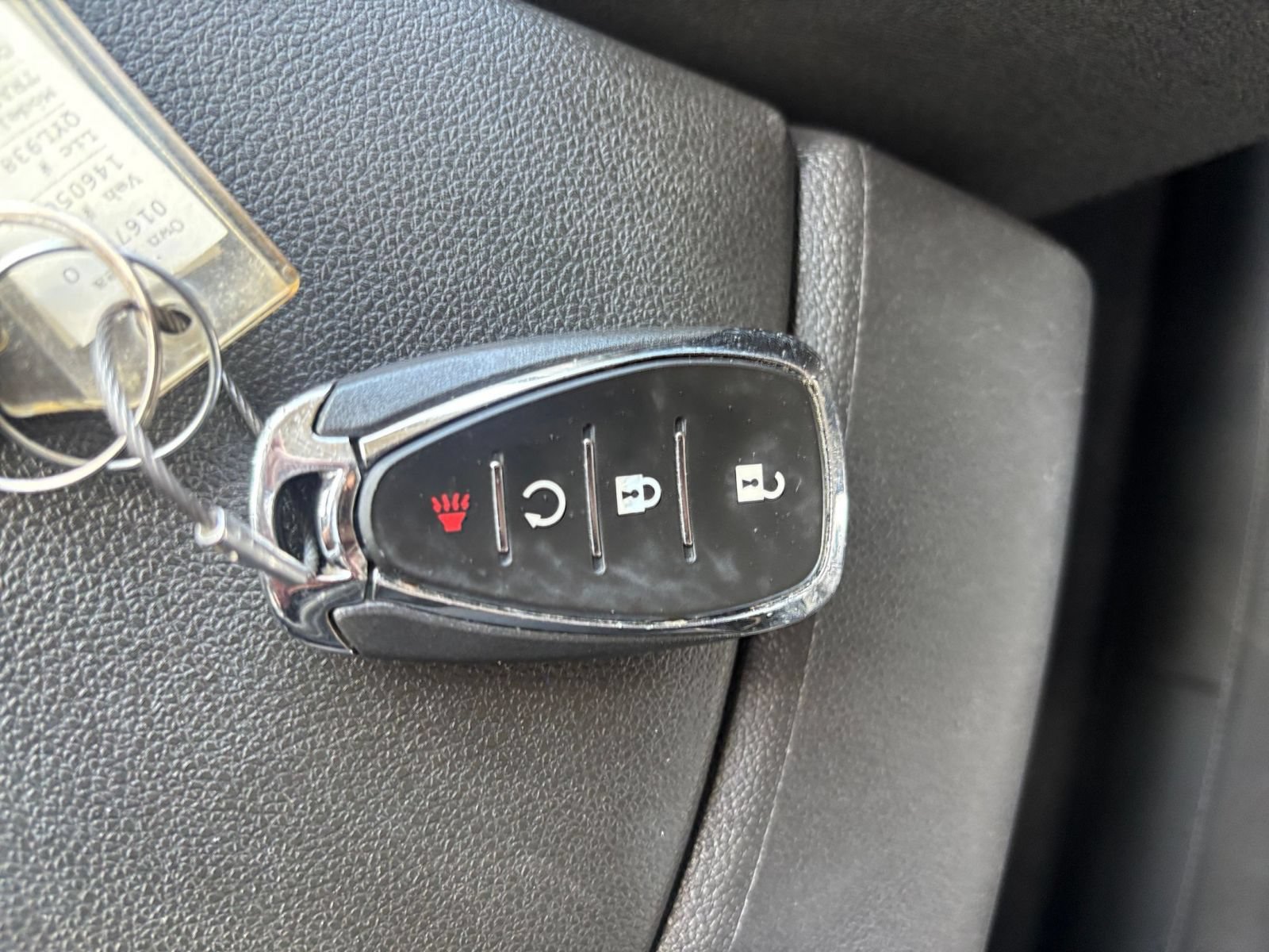 Used 2025 Chevrolet Trax LT FWD image 21