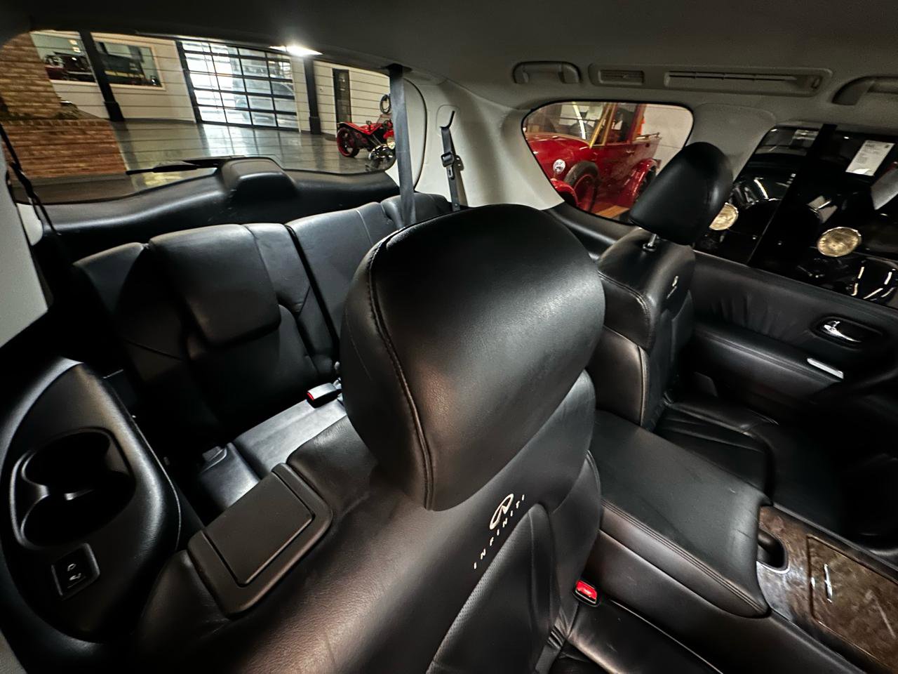 Used 2011 INFINITI QX56 4WD w/ Deluxe Touring Pkg image 15