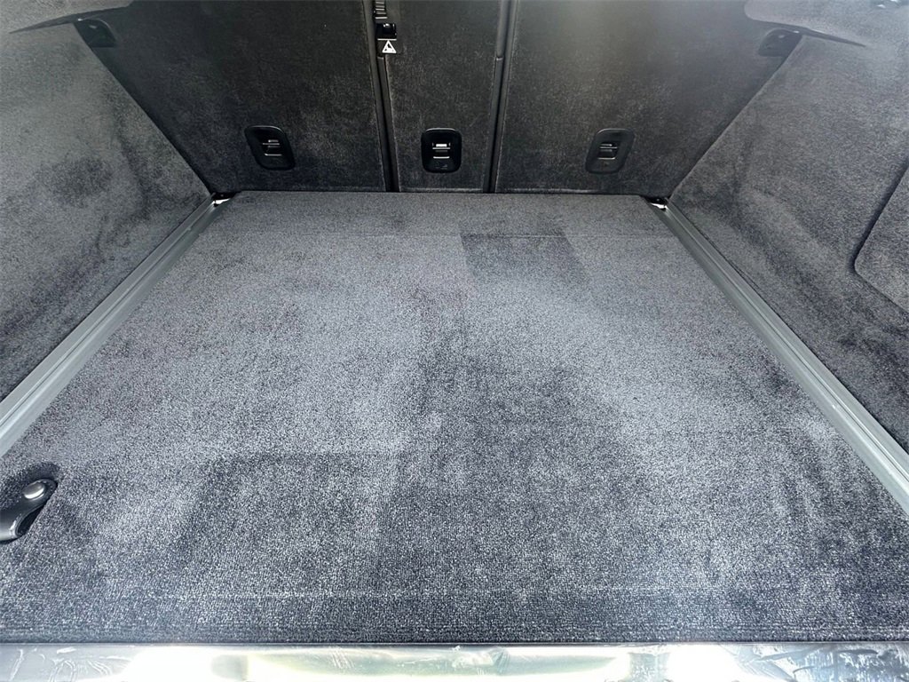 New 2026 Aston Martin DBX 707 image 28