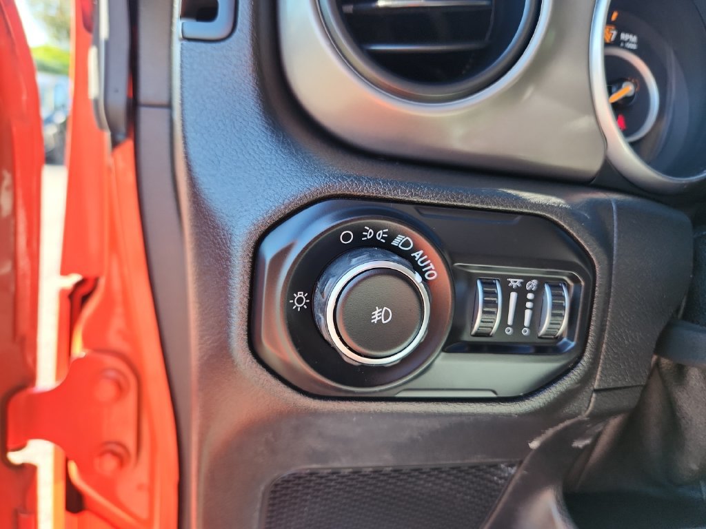 Used 2018 Jeep Wrangler Unlimited Sport S AWD/4WD image 23